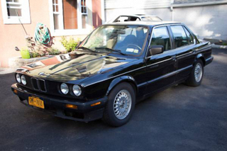 Illustration for article titled For $5,000, This 1986 BMW 325e Packs a Surprise